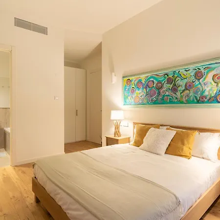 Santa Tecla Living Washington Building * Milan