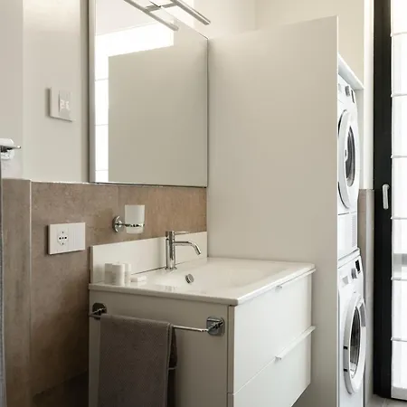 Santa Tecla Living Washington Building * Milan