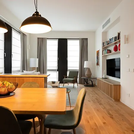 Santa Tecla Living Washington Building * Milan